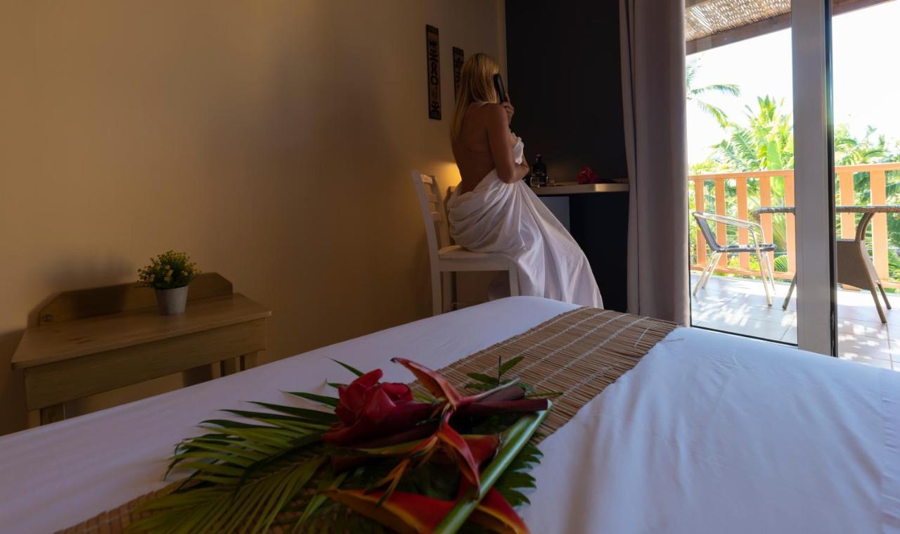 Hotel Les Bougainvilliers Сен-Жиль-ле-Бен Екстер'єр фото