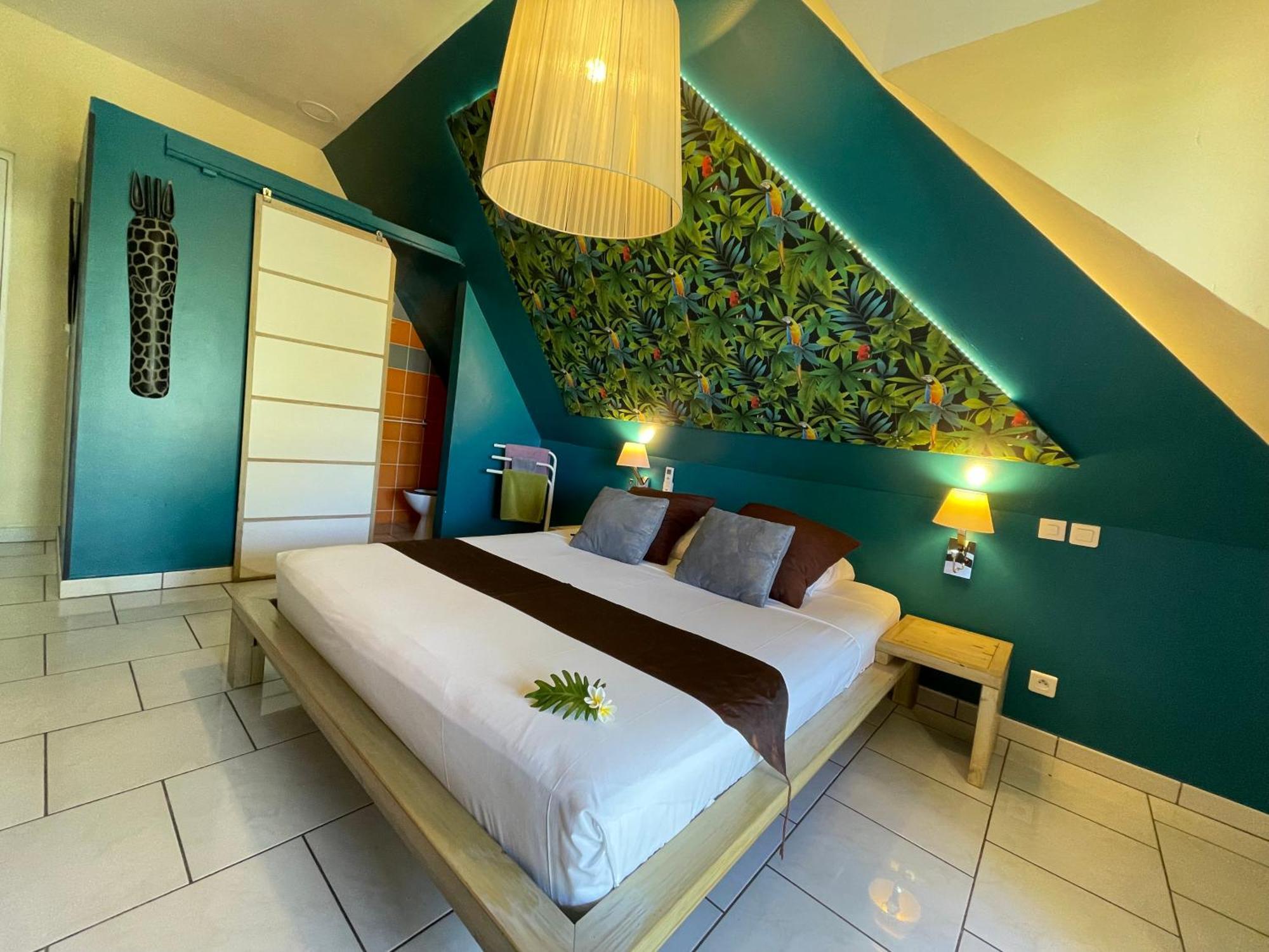 Hotel Les Bougainvilliers Сен-Жиль-ле-Бен Екстер'єр фото