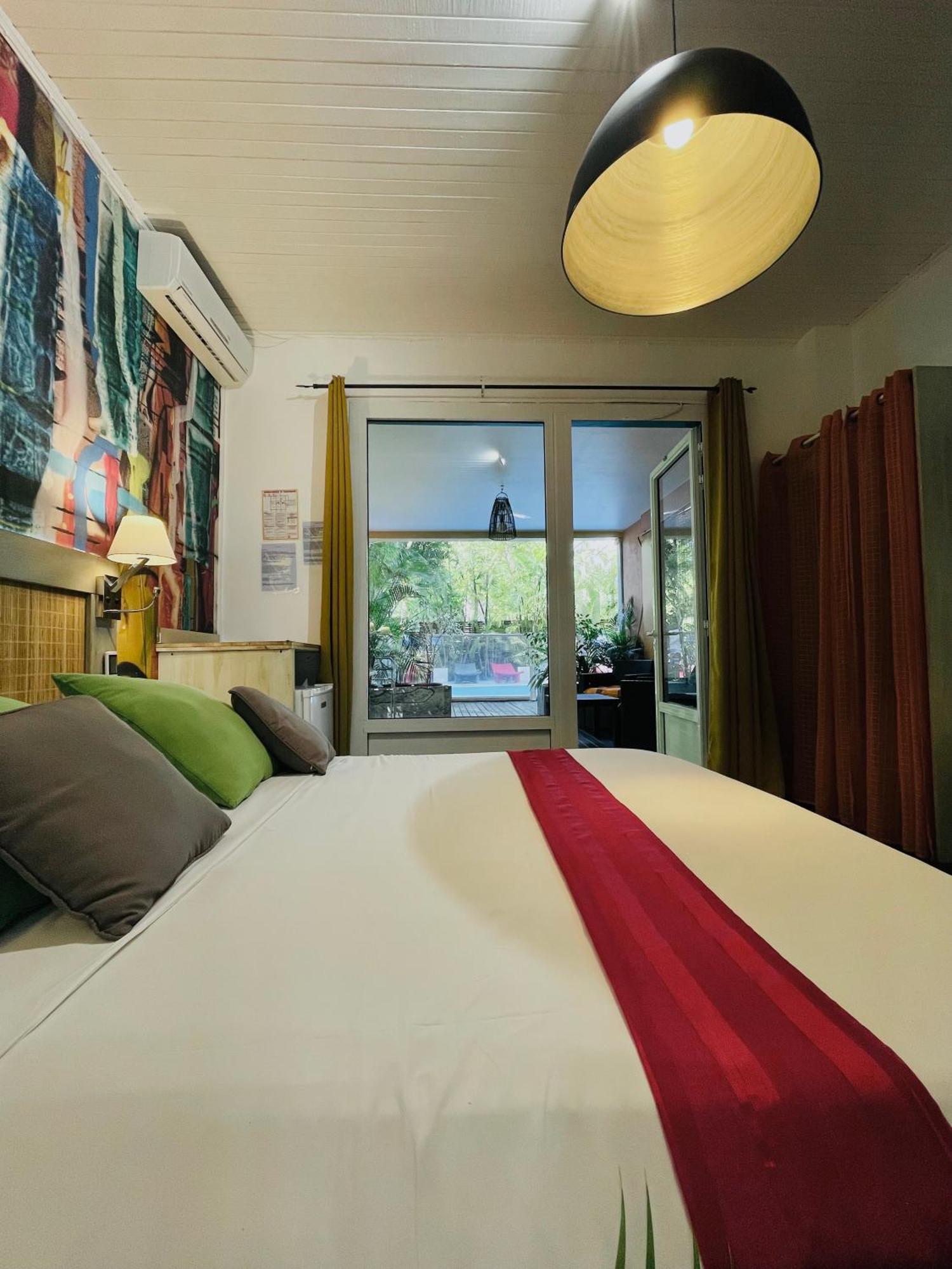 Hotel Les Bougainvilliers Сен-Жиль-ле-Бен Екстер'єр фото