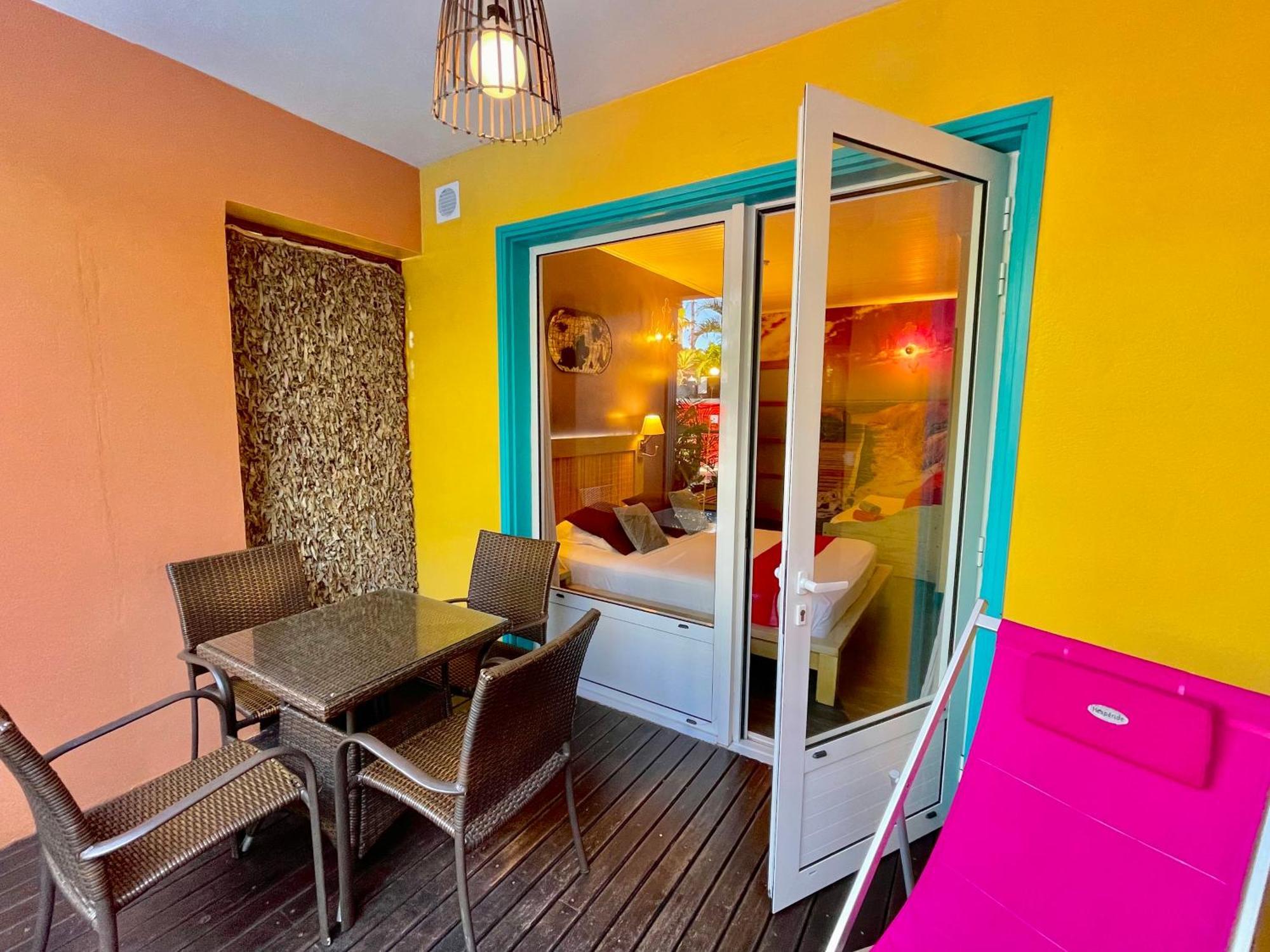 Hotel Les Bougainvilliers Сен-Жиль-ле-Бен Екстер'єр фото