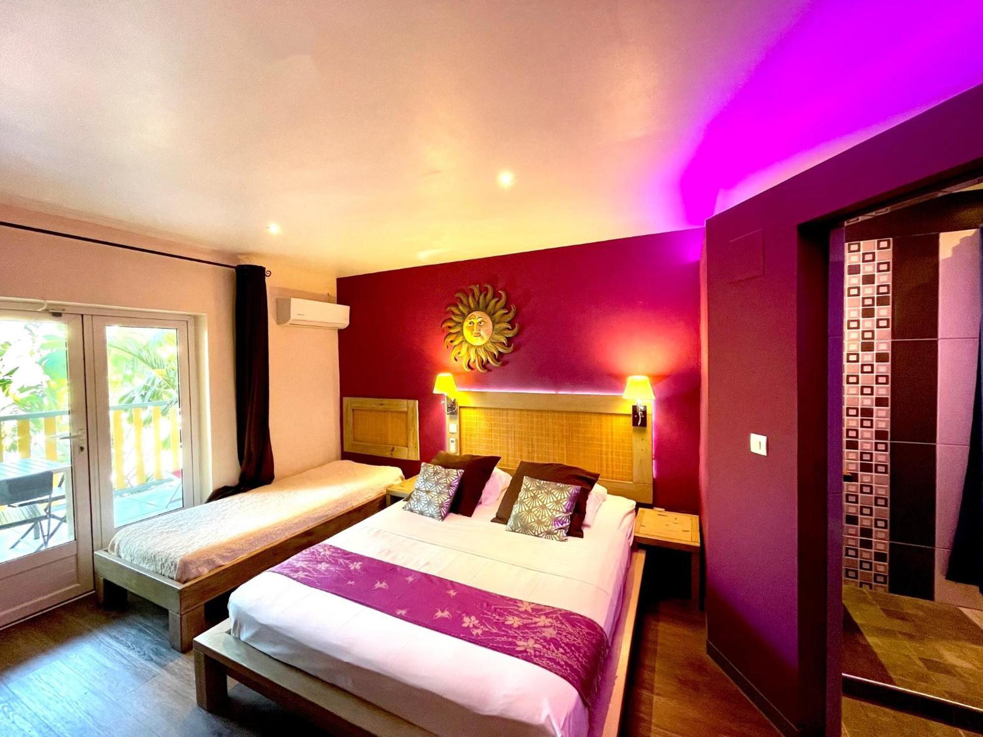 Hotel Les Bougainvilliers Сен-Жиль-ле-Бен Екстер'єр фото