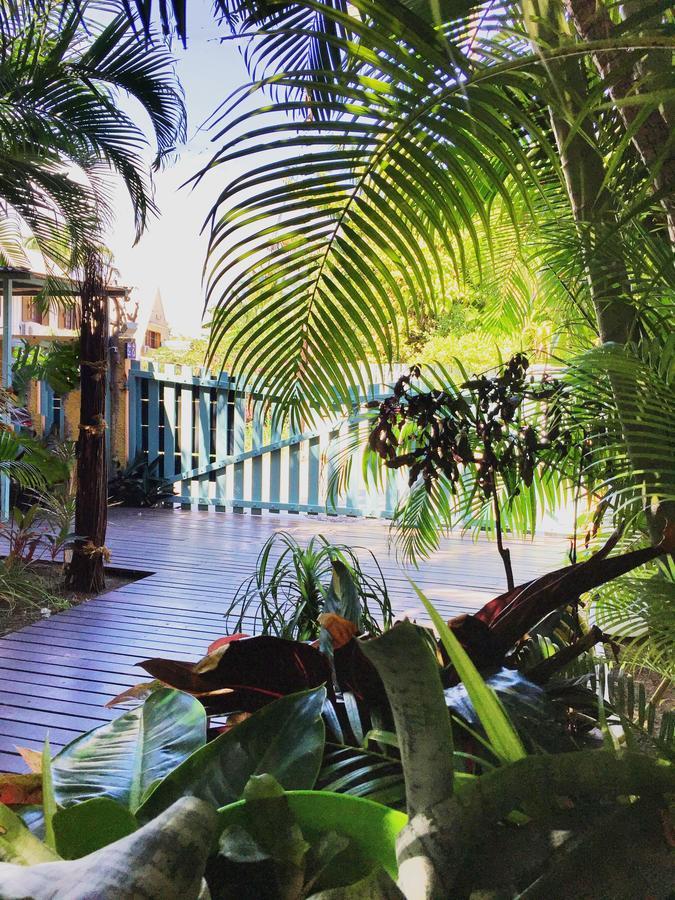 Hotel Les Bougainvilliers Сен-Жиль-ле-Бен Екстер'єр фото